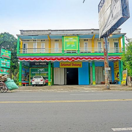 Oyo 91825 Ayu Lestari Homestay Nganjuk Exterior photo