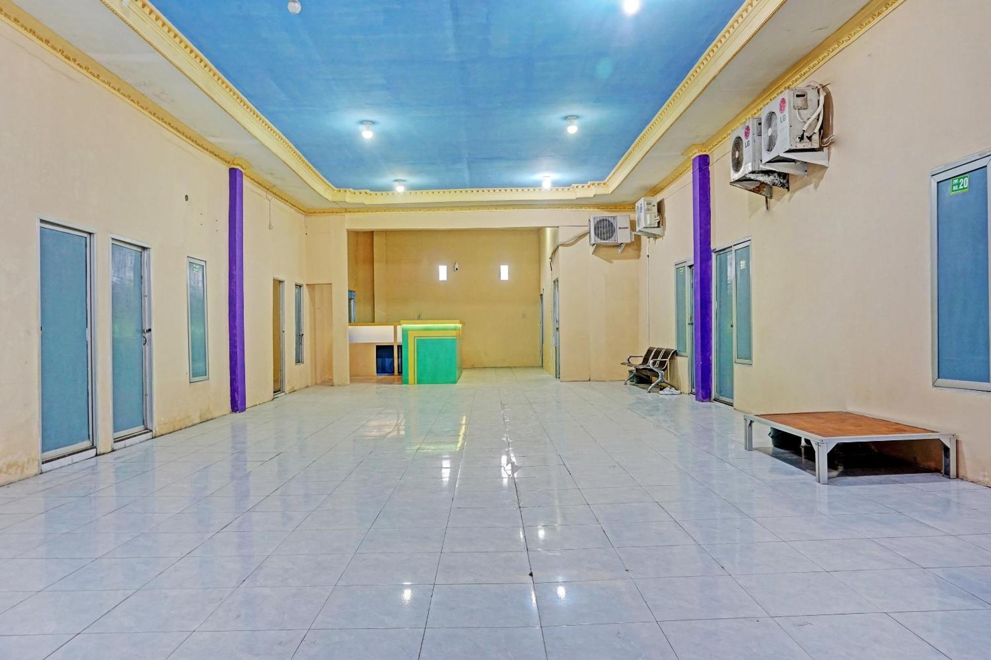 Oyo 91825 Ayu Lestari Homestay Nganjuk Exterior photo